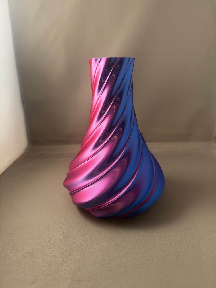 Gedraaide vaas roze/blauw